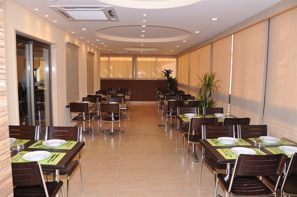 Orient Prince Hotel Beirut Restaurant photo