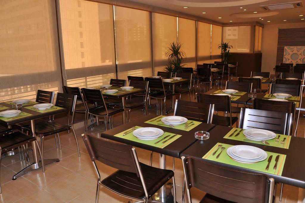 Orient Prince Hotel Beirut Restaurant photo
